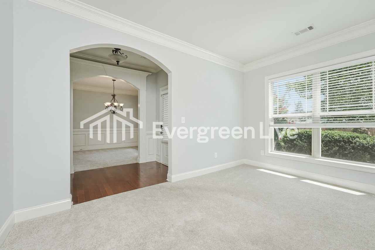 3517 Stoneleigh Walk - Photo 5 of 15