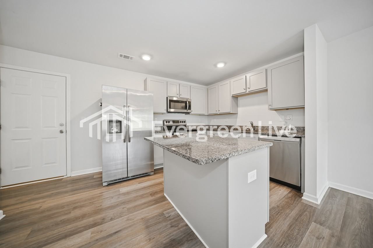 131 Longleaf Dr - Photo 3 of 14
