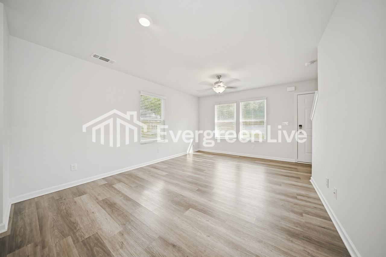 131 Longleaf Dr - Photo 4 of 14