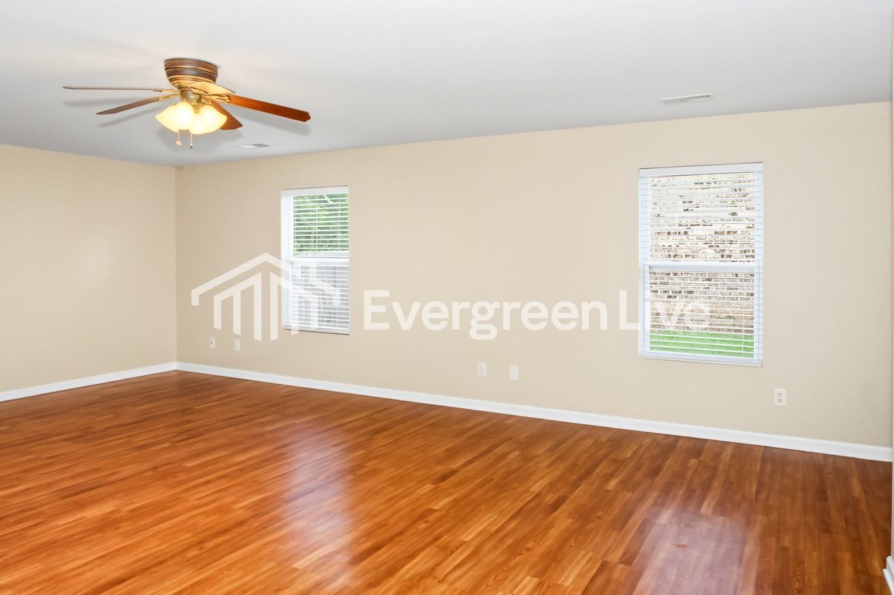 233 Laramie Cir Nw - Photo 4 of 15