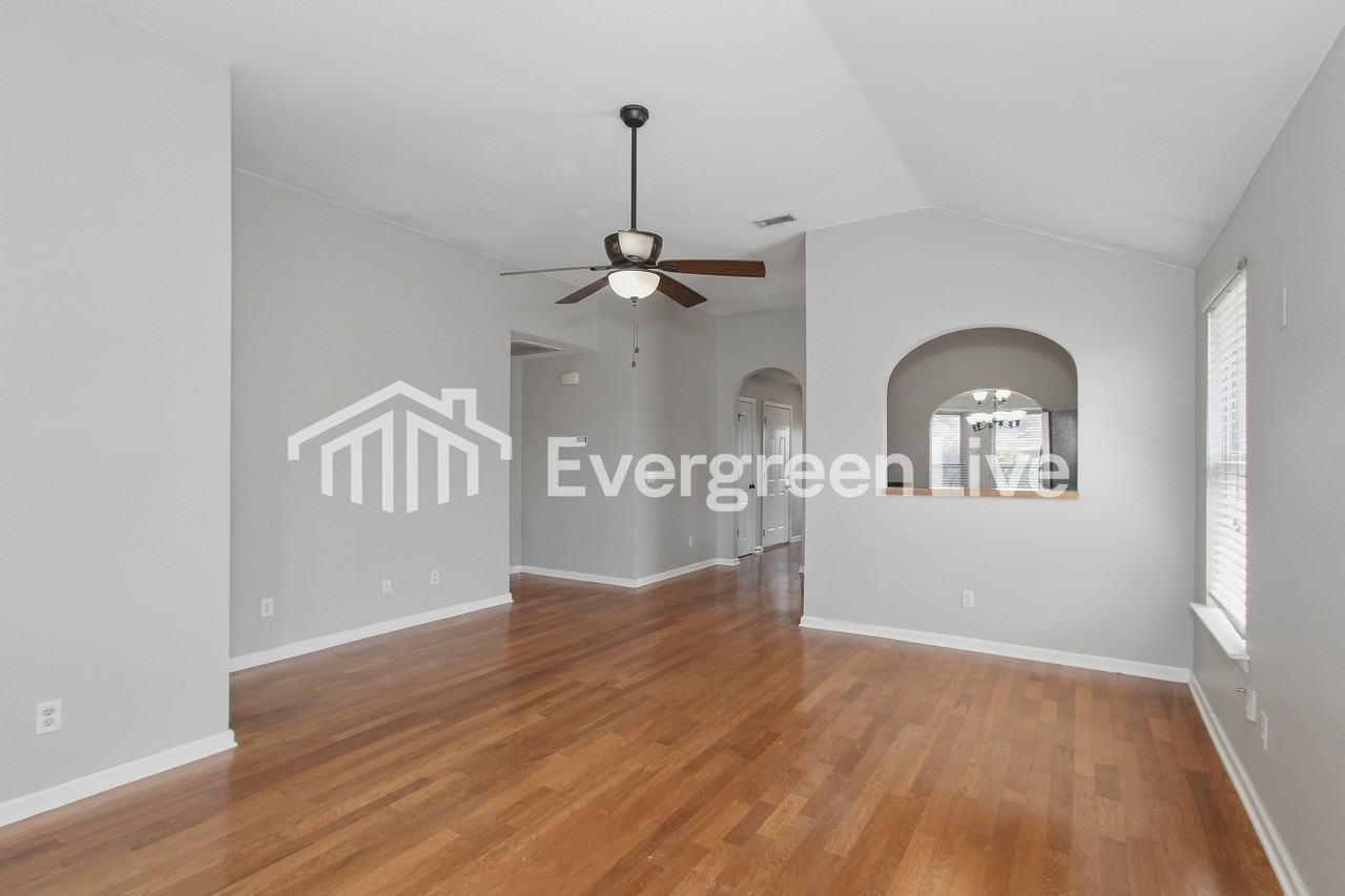 187 Roscommon Rd - Photo 2 of 15