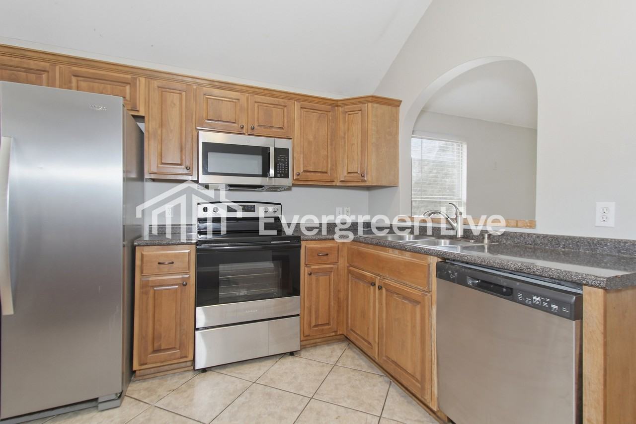 187 Roscommon Rd - Photo 4 of 15