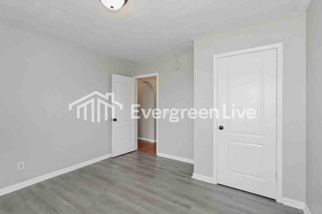 187 Roscommon Rd - Photo 6 of 15