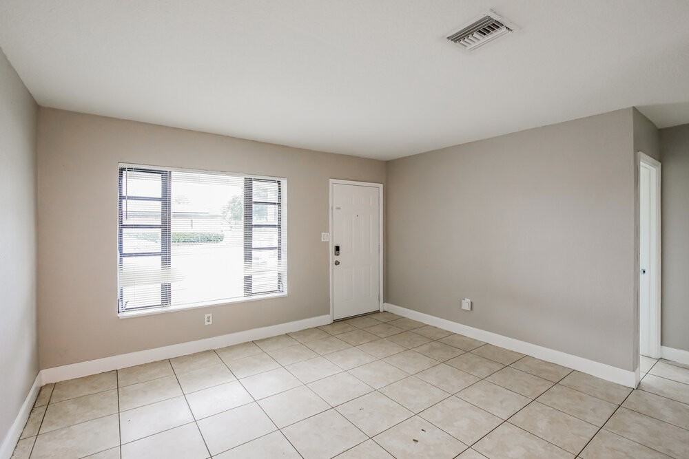 2906 Mayo St - Photo 3 of 16