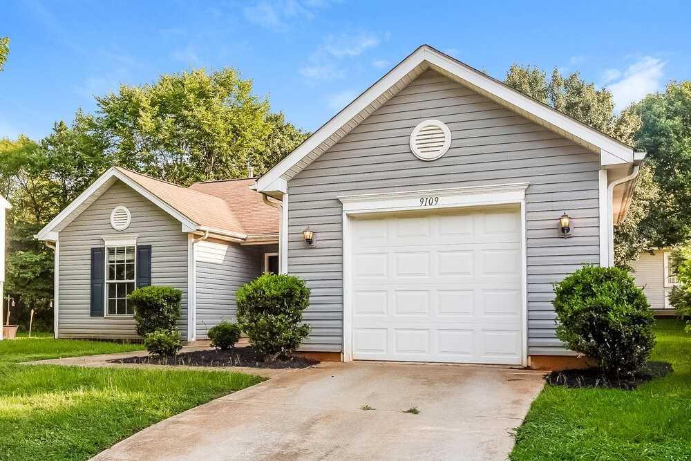 9109 Munsing Dr - Photo 3 of 16