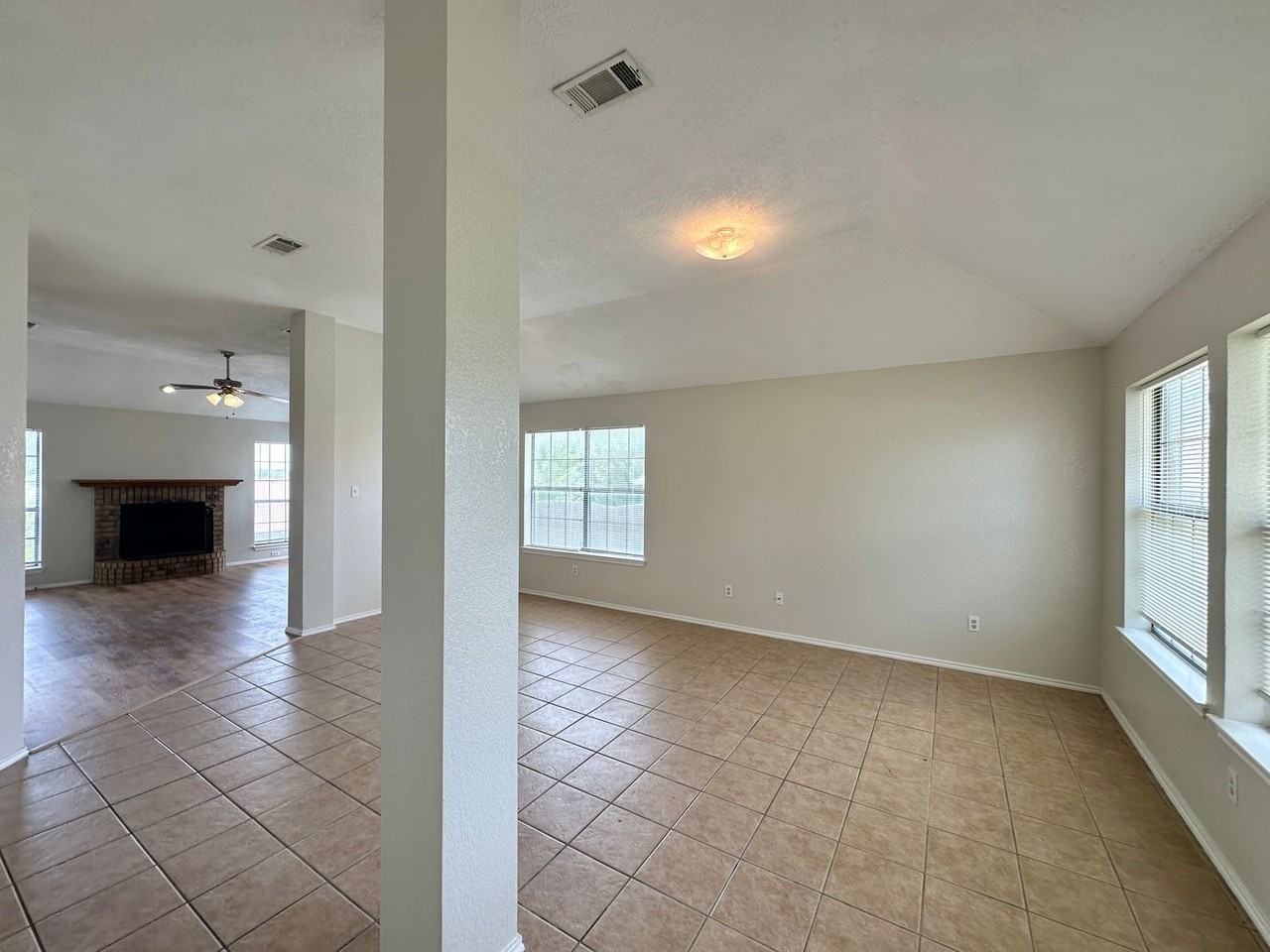 607 Hogan Dr - Photo 3 of 45