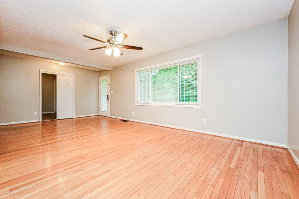 160 Swan Lake Dr - Photo 3 of 16