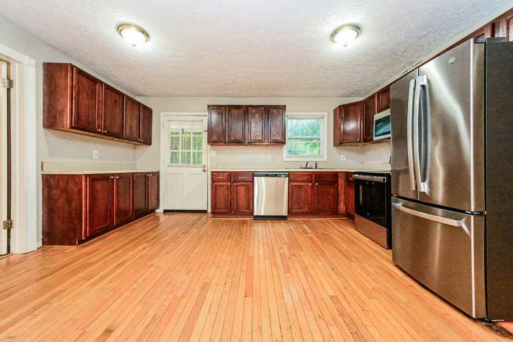 160 Swan Lake Dr - Photo 4 of 16