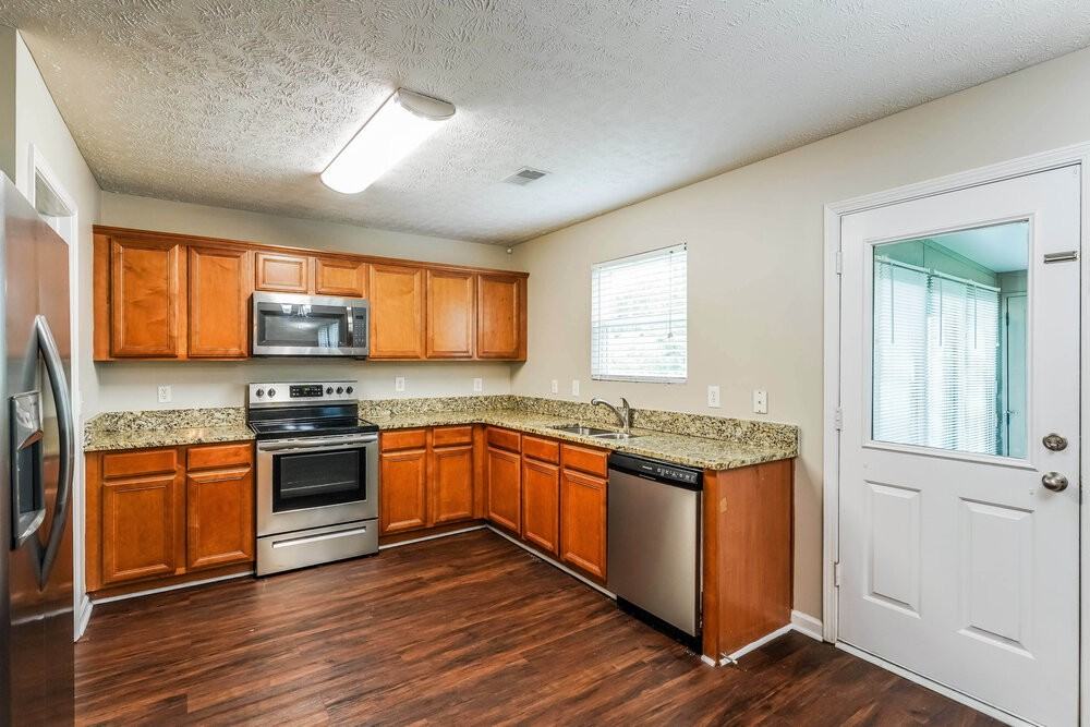 5012 Millpond Ct - Photo 6 of 17