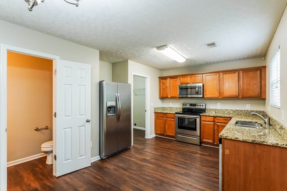 5012 Millpond Ct - Photo 7 of 17