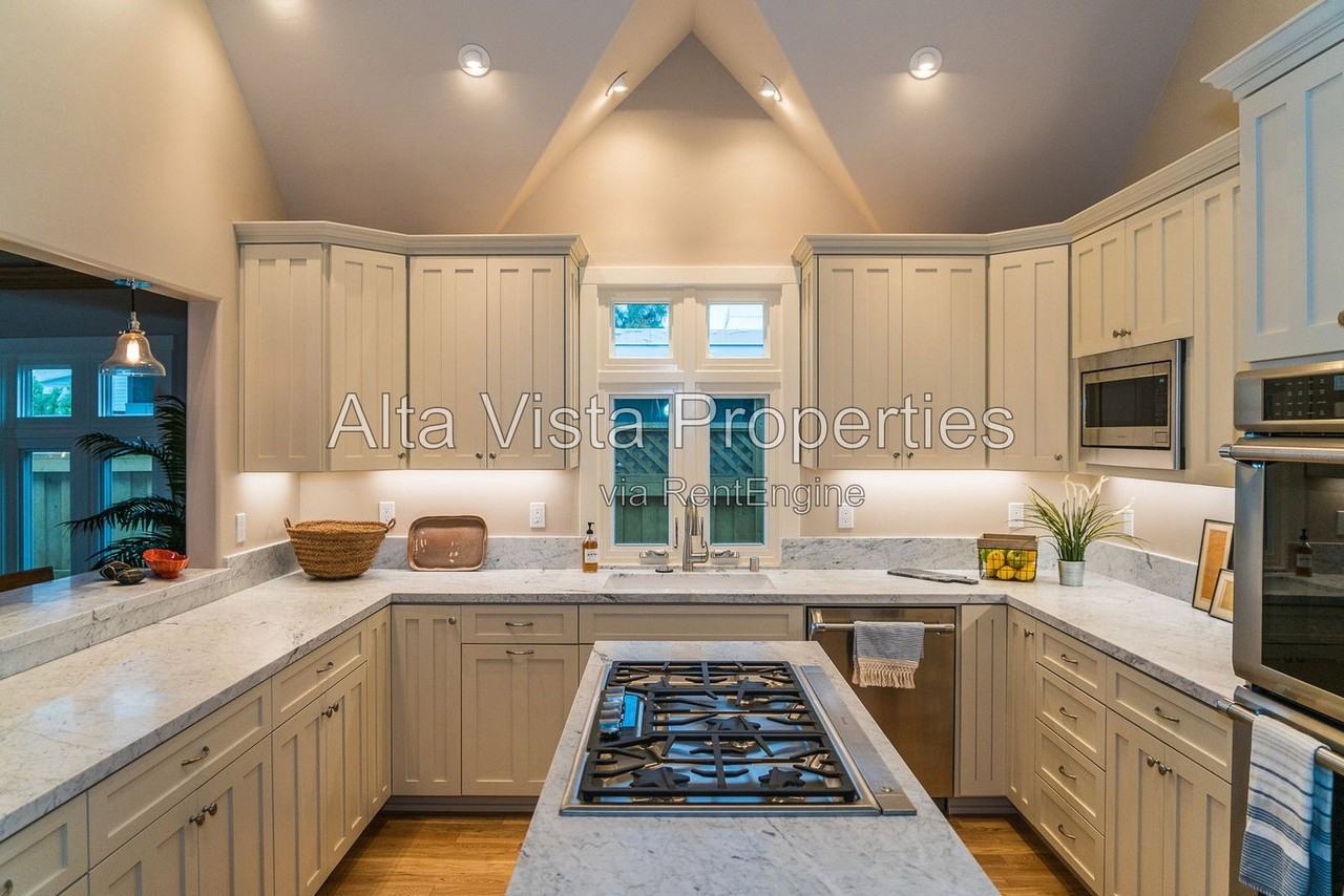5606 Dolphin Pl - Photo 4 of 46