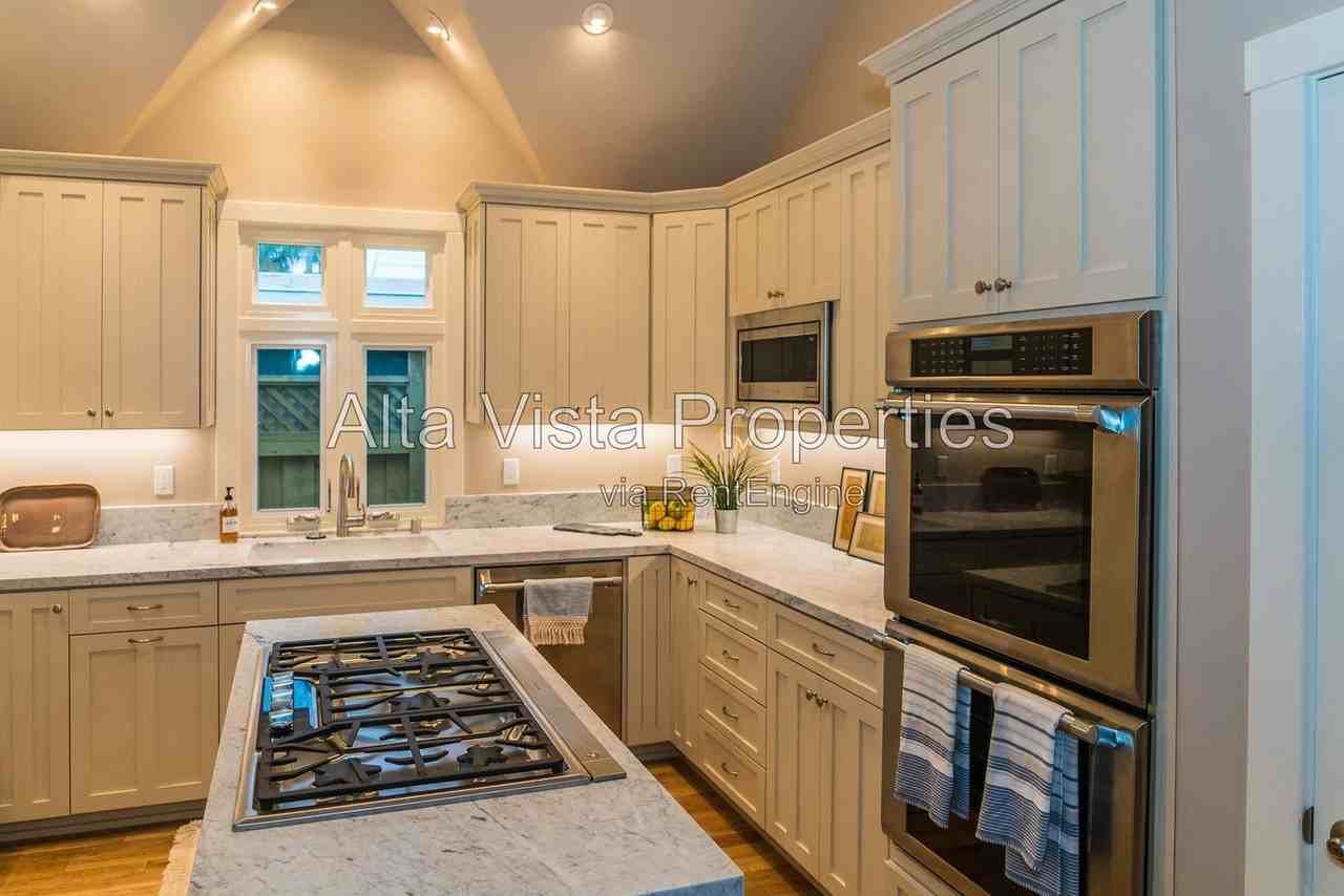 5606 Dolphin Pl - Photo 5 of 46