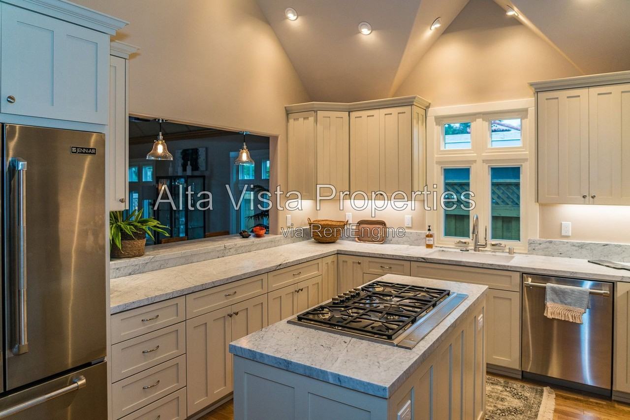 5606 Dolphin Pl - Photo 6 of 46