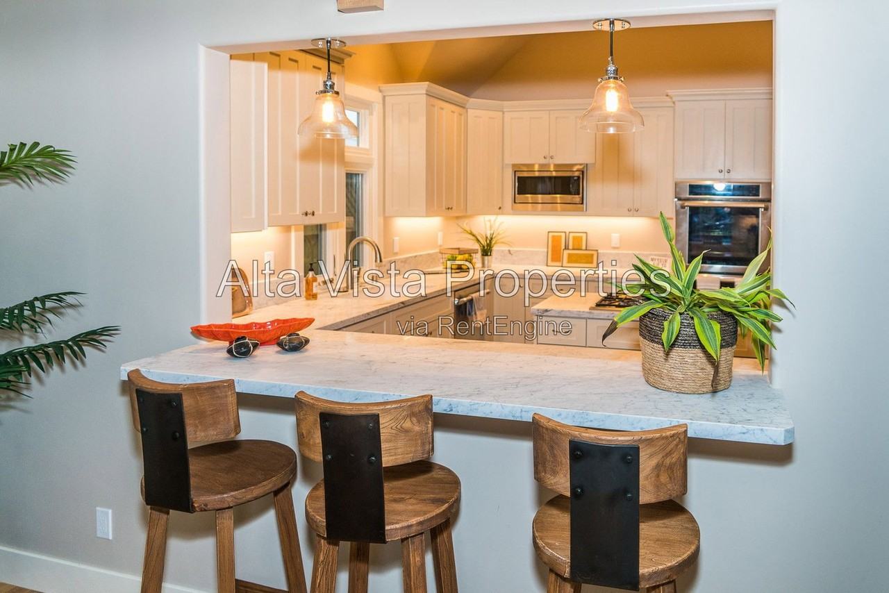 5606 Dolphin Pl - Photo 7 of 46