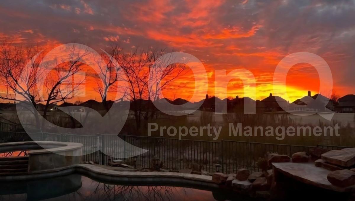 11281 Balcones Dr - Photo 4 of 50