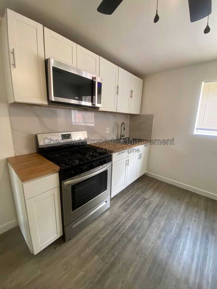 813815 W Courtois St - Photo 2 of 9