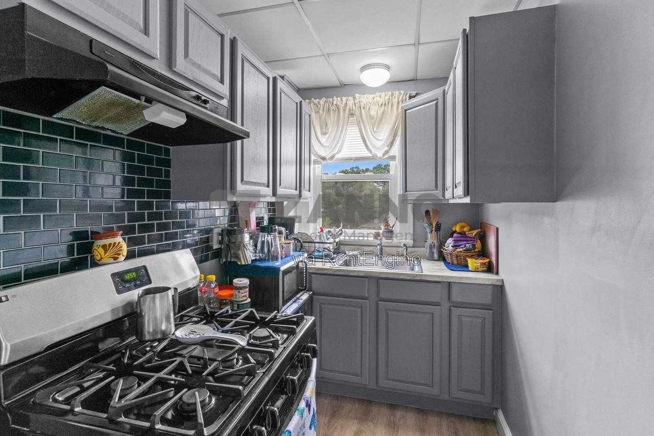 121 Farmington Ave #3 - Photo 3 of 26