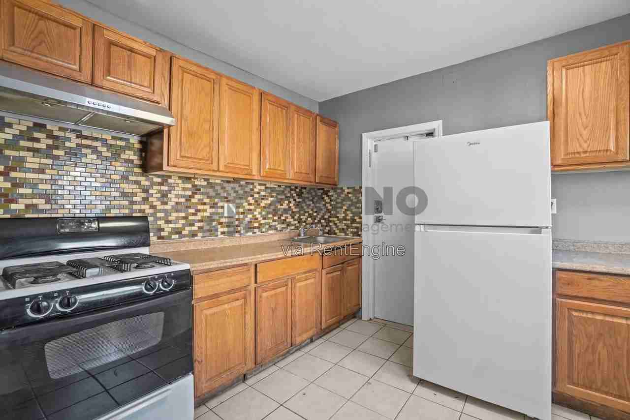 72 Mowry St #3R3 - Photo 2 of 14