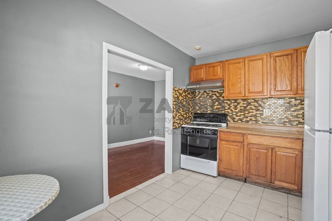 72 Mowry St #3R3 - Photo 3 of 14