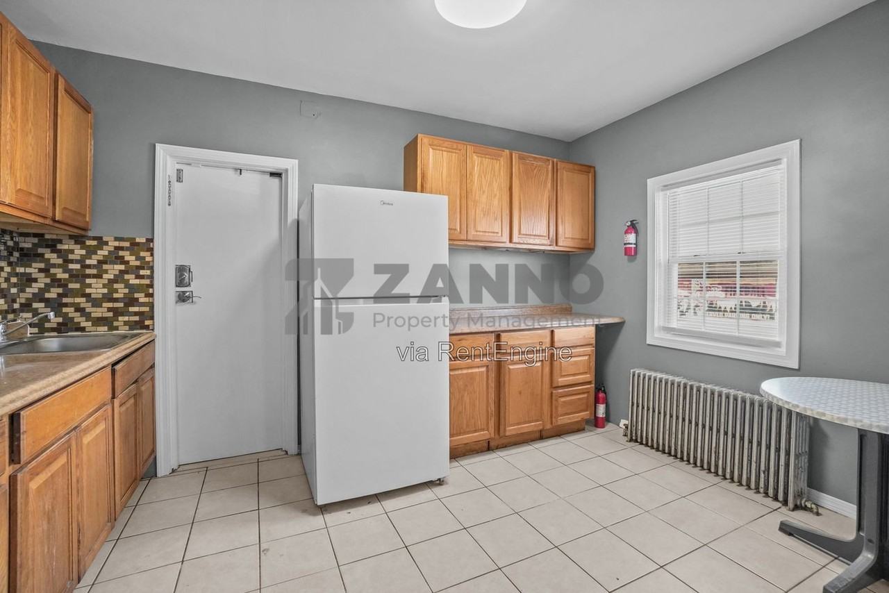 72 Mowry St #3R3 - Photo 4 of 14