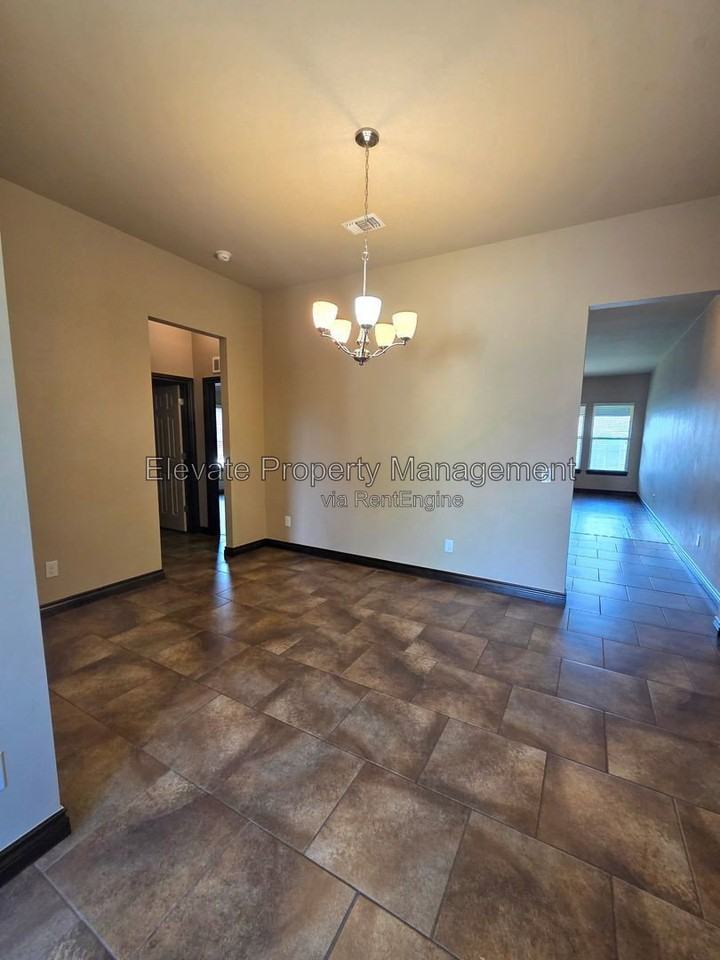 10802 Nw 21st St - Photo 2 of 22