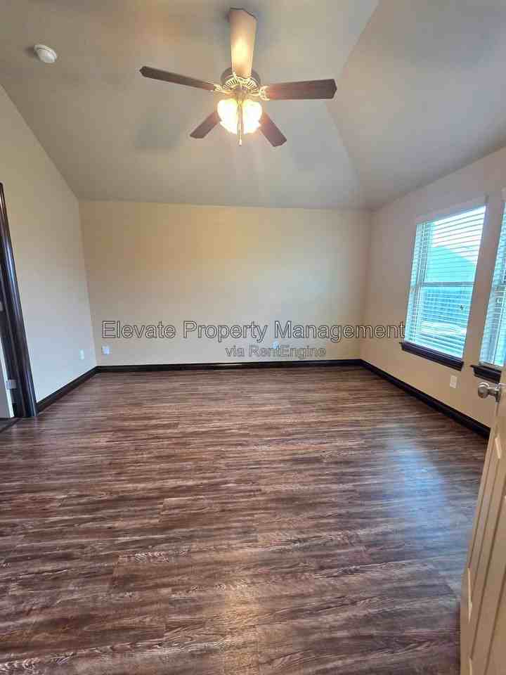 10802 Nw 21st St - Photo 4 of 22