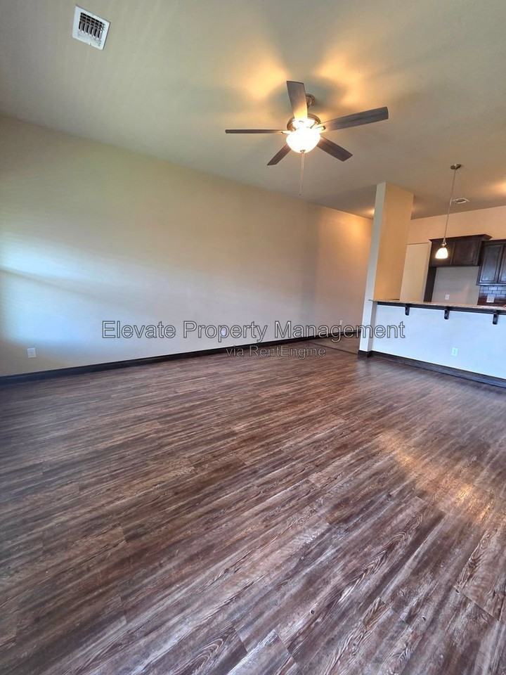 10802 Nw 21st St - Photo 5 of 22