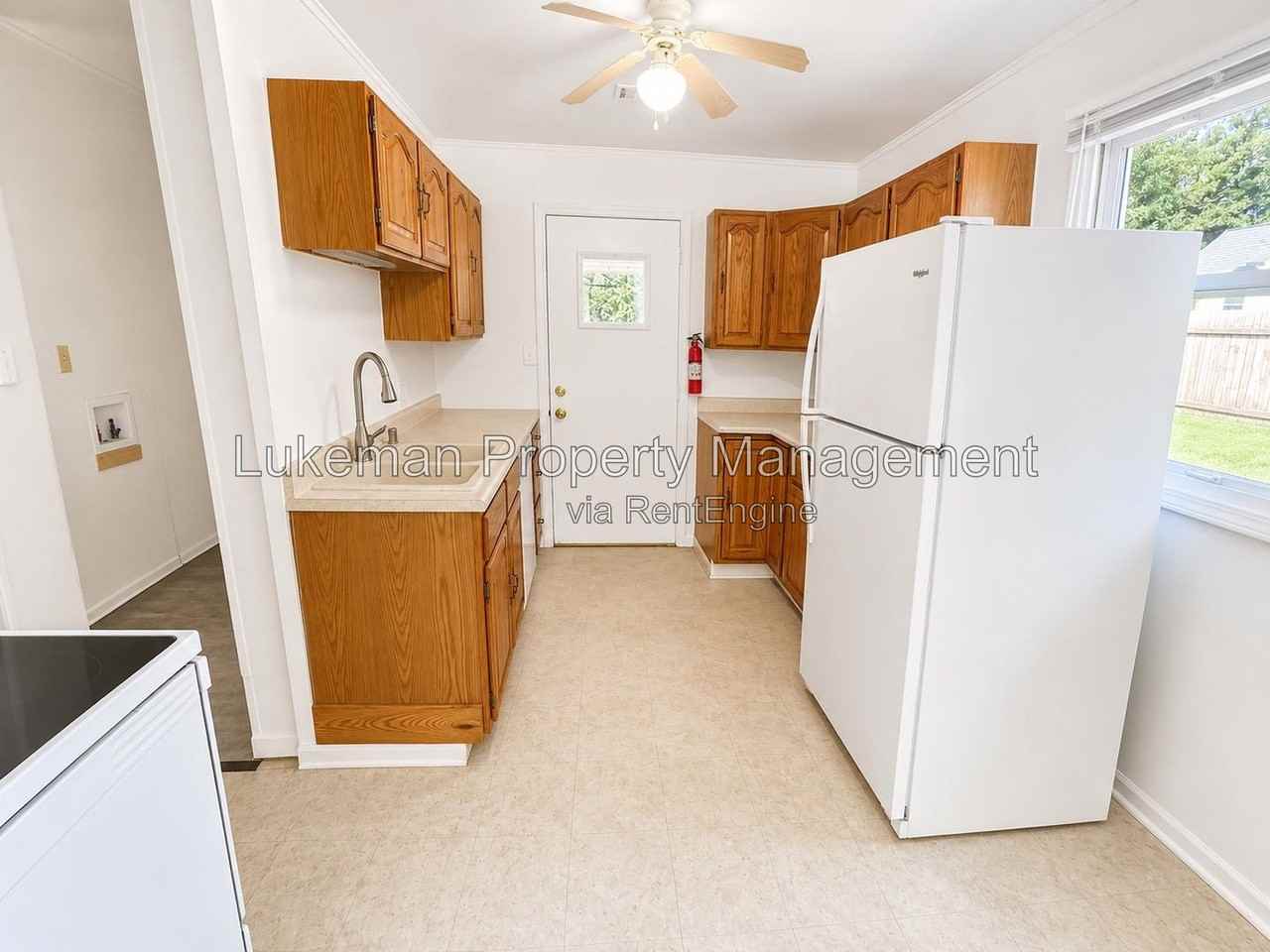 3006 Nellbert St - Photo 4 of 8