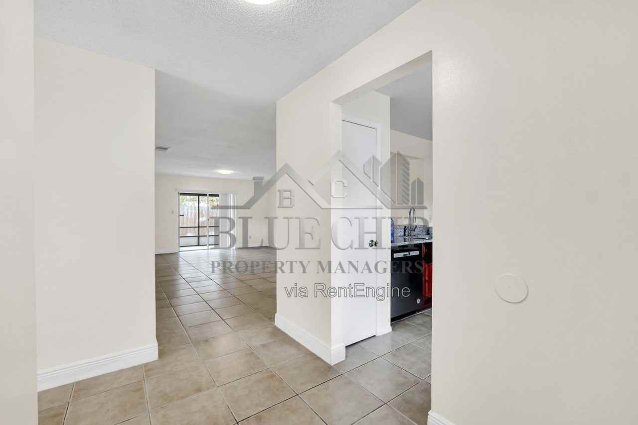 5322 Jade St - Photo 4 of 35