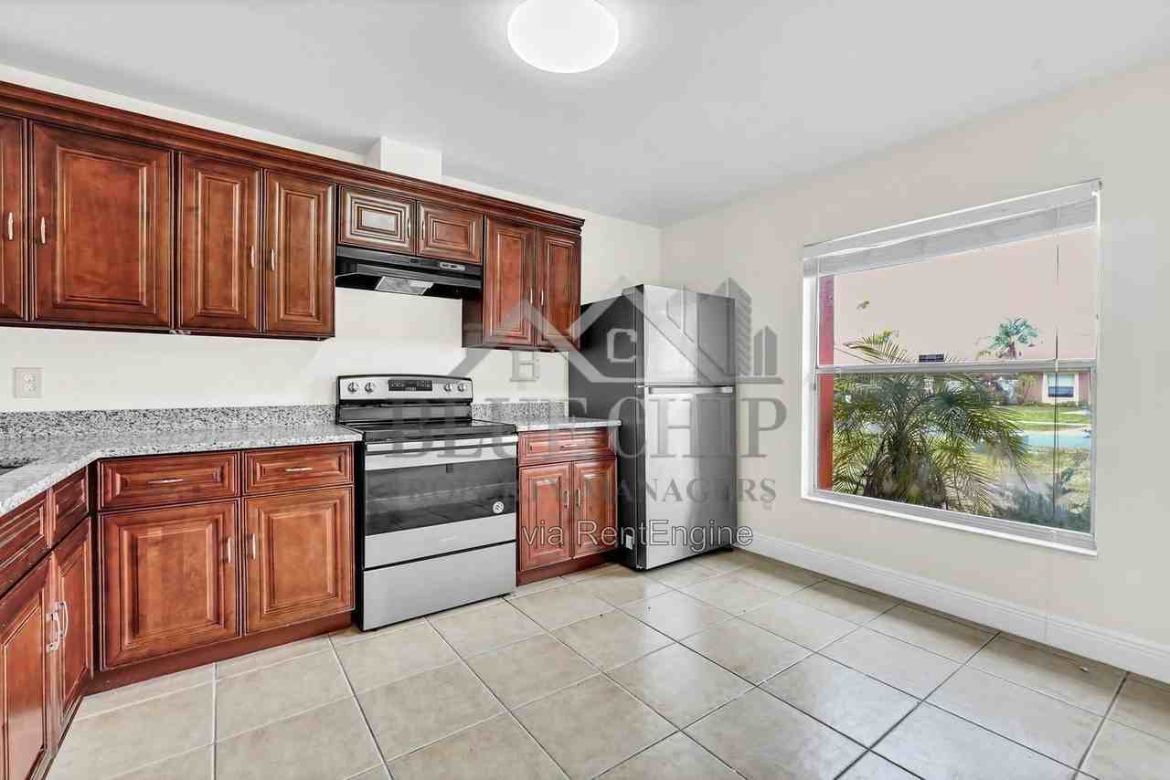 5322 Jade St - Photo 6 of 35
