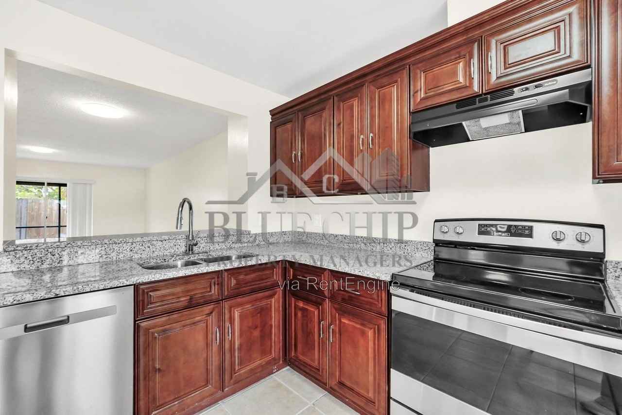 5322 Jade St - Photo 7 of 35