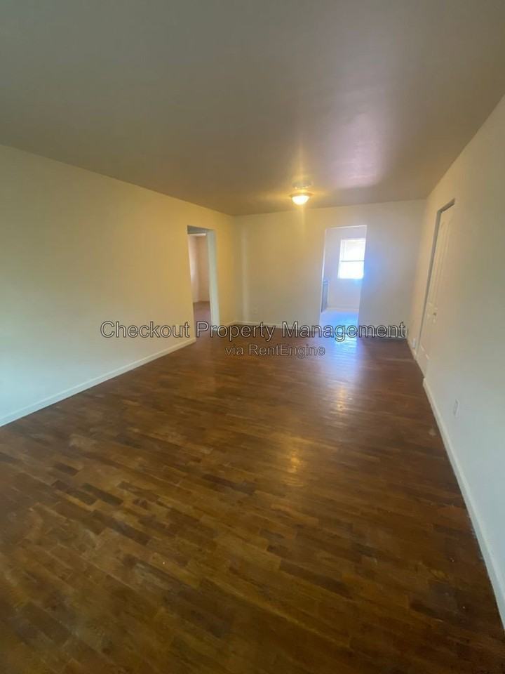 9969 Sloane Sq #C - Photo 2 of 6