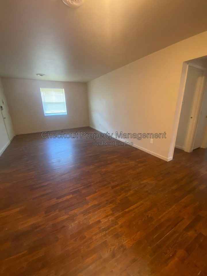 9969 Sloane Sq #C - Photo 3 of 6