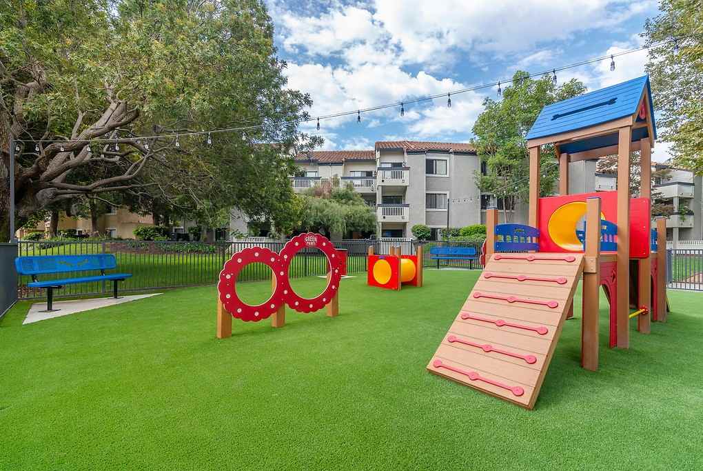 Parkside Court - Photo 2 of 35