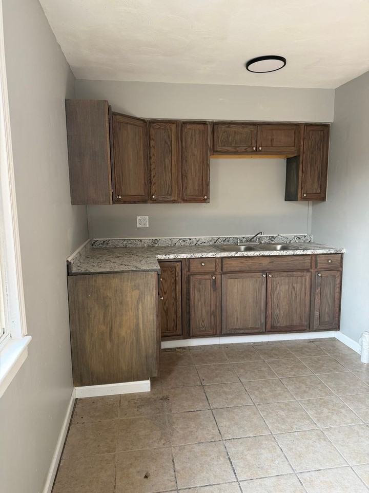 2905 Fairmount St Ne - Photo 2 of 13