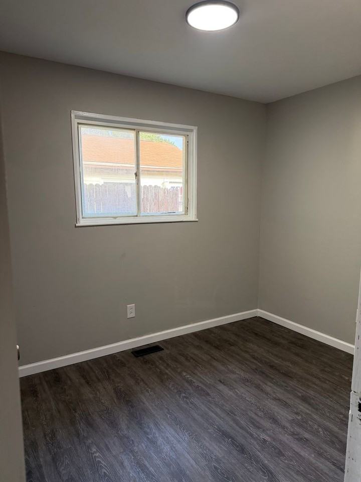 2905 Fairmount St Ne - Photo 4 of 13