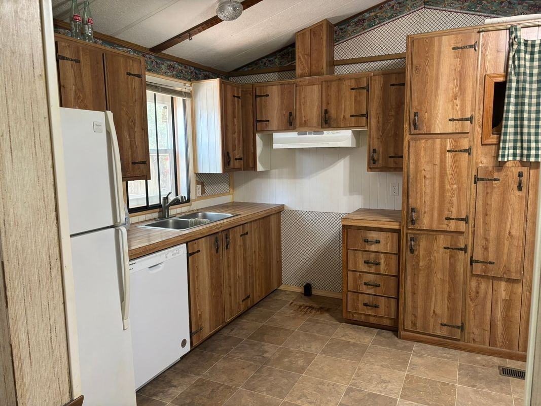 1162 N 1340 E - Photo 3 of 8
