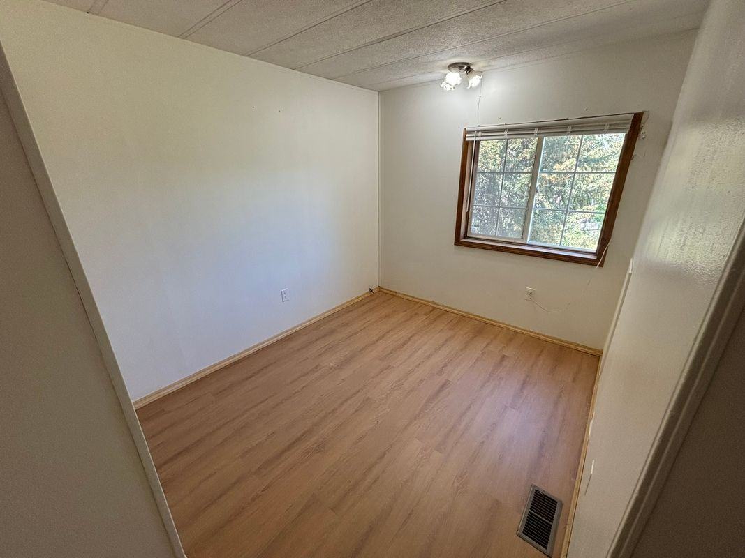 1162 N 1340 E - Photo 4 of 8