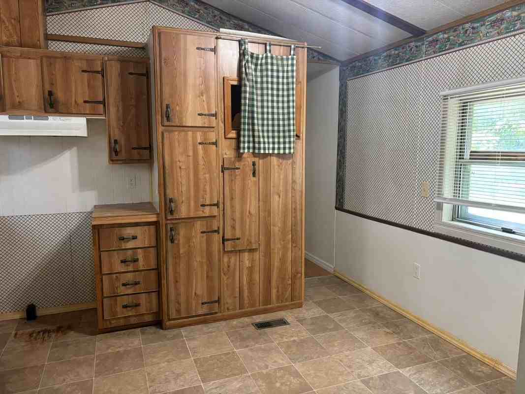 1162 N 1340 E - Photo 6 of 8