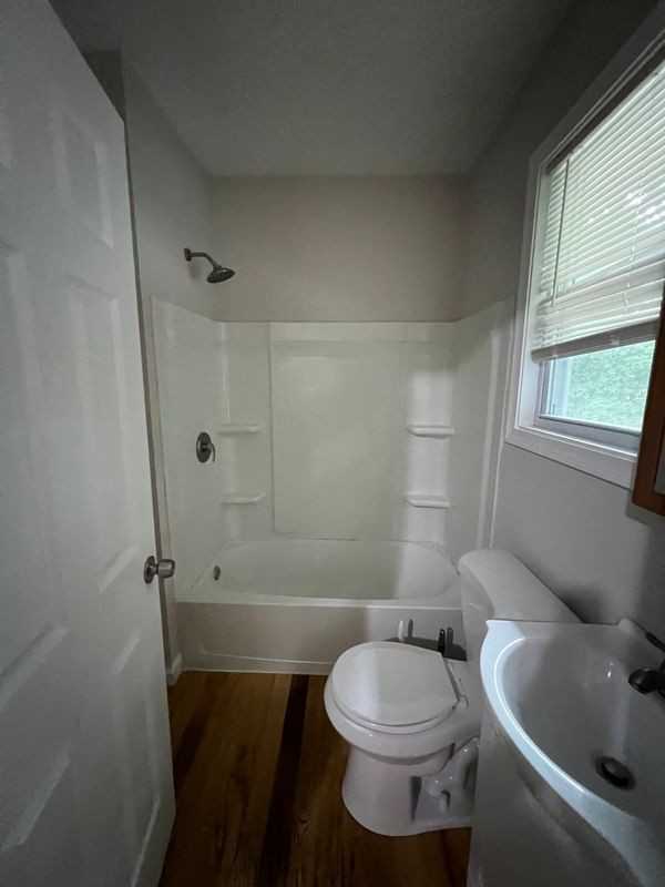 395 Bradbury St - Photo 3 of 19