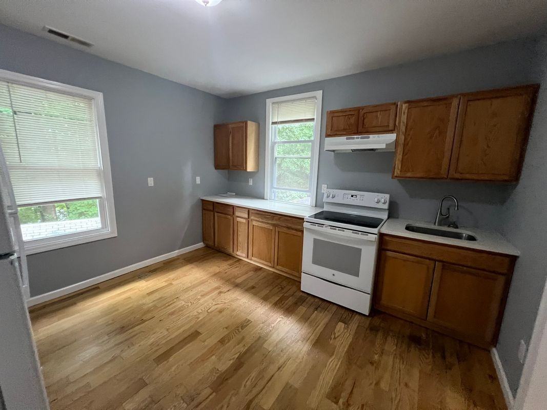 395 Bradbury St - Photo 4 of 19