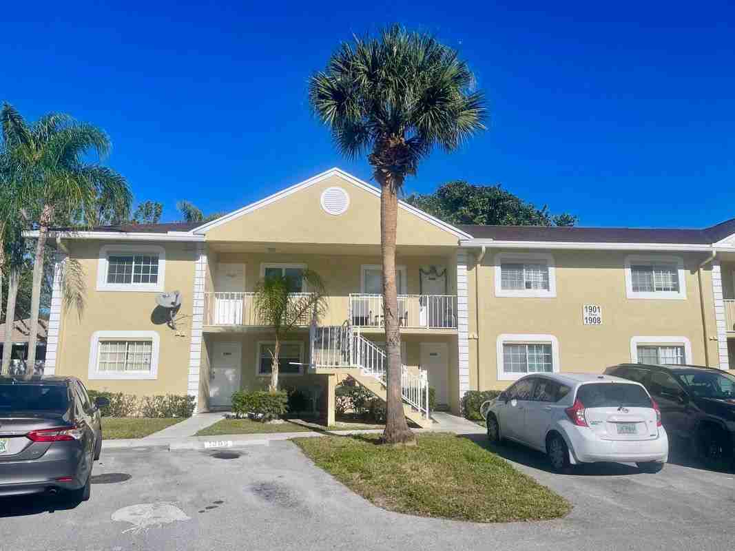 1905 Palm Beach Trace Dr