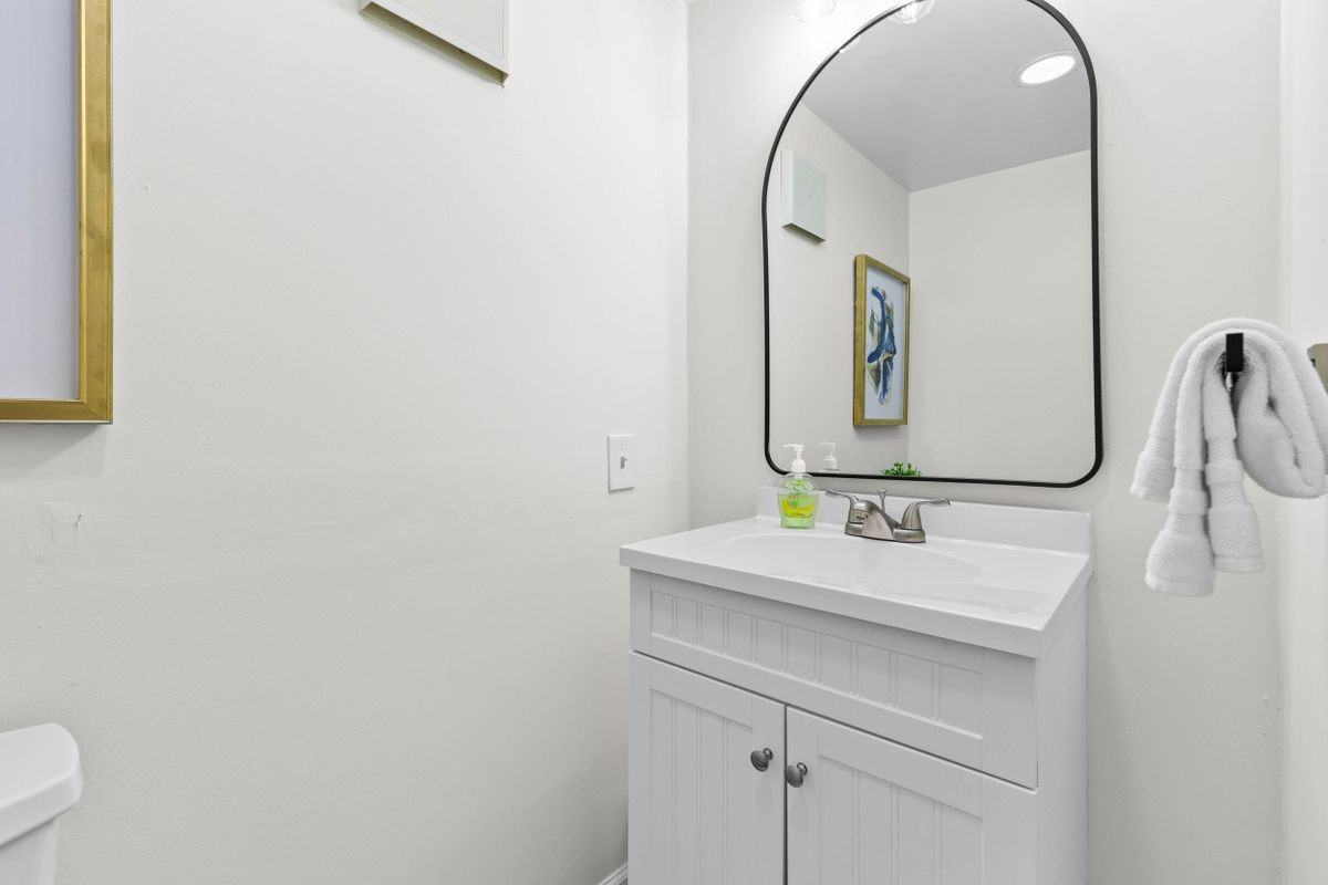 6 Harbour Ln - Photo 4 of 50