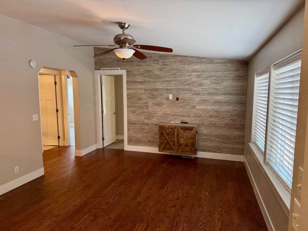 2557 E Beacon Light Rd - Photo 2 of 23