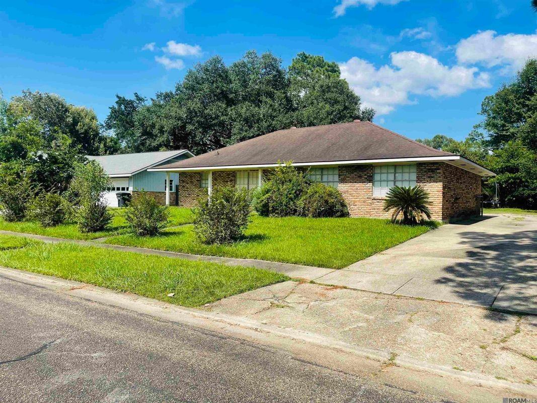 4036 Ridgemont Dr - Photo 2 of 50