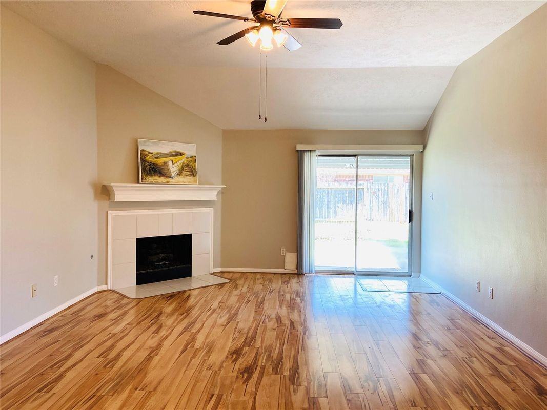 1404 Helmsley Dr - Photo 4 of 19