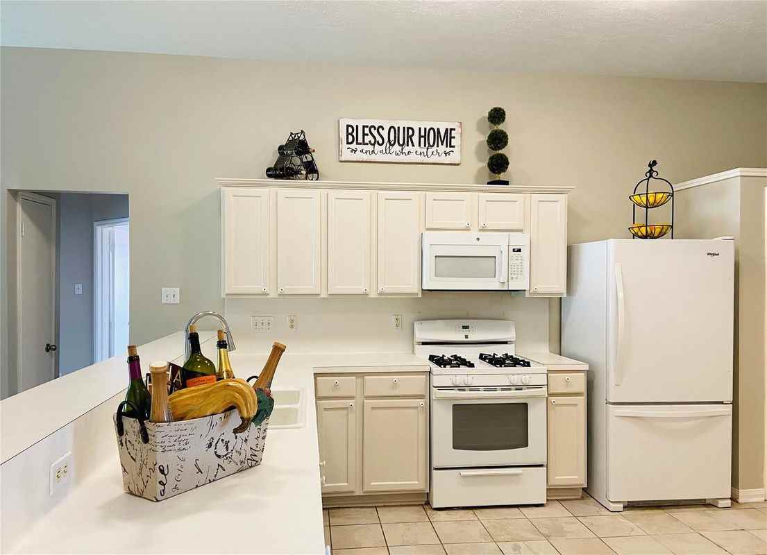 1404 Helmsley Dr - Photo 6 of 19