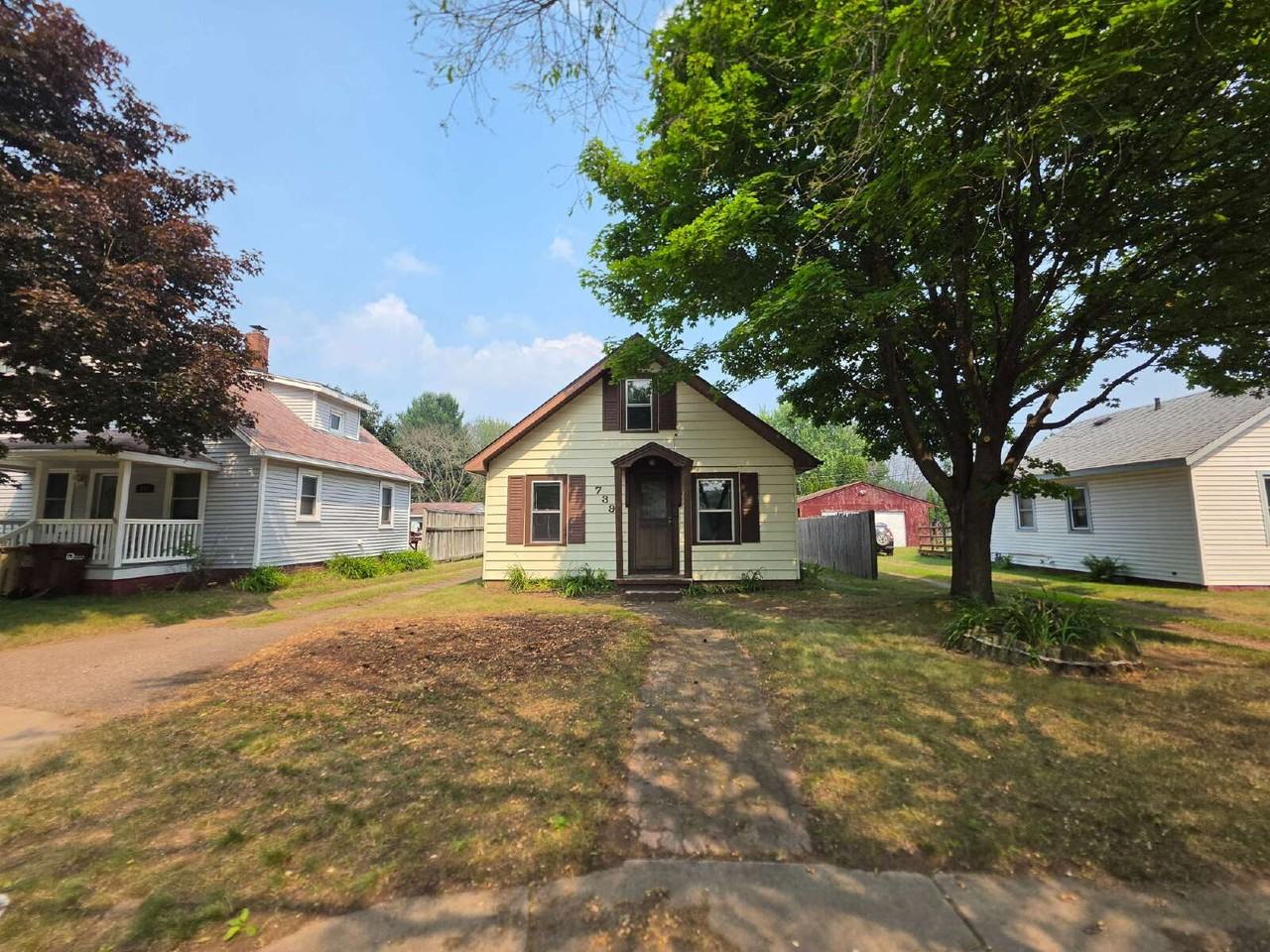 739 Churchill St - Photo 3 of 22