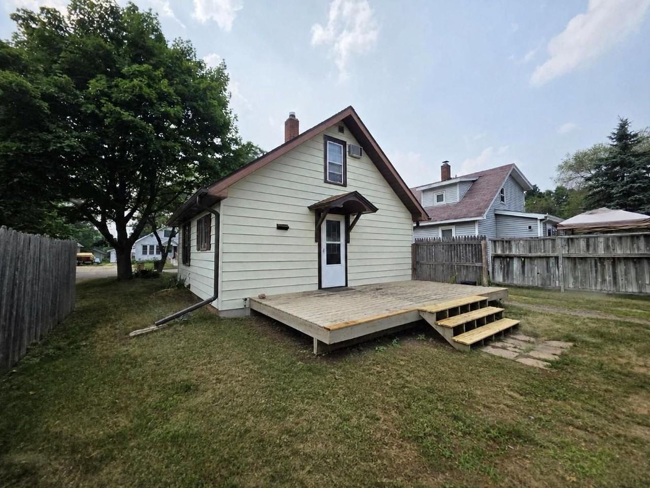 739 Churchill St - Photo 7 of 22