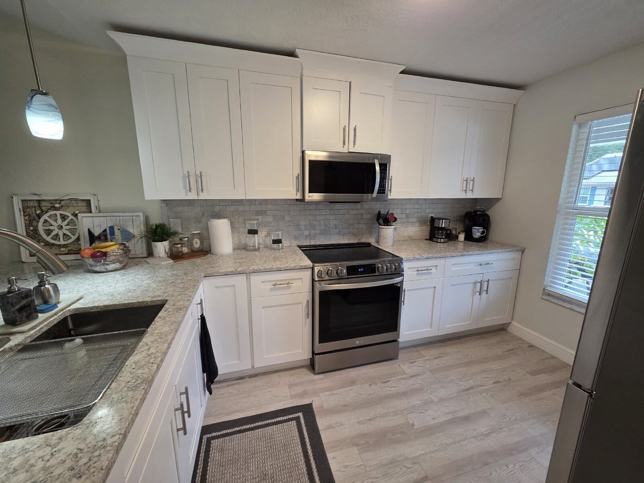352 Plymouth St - Photo 5 of 20